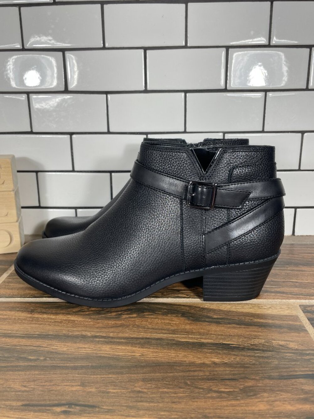 Vionic Farrah Shoes Womens Size 8.5 Black Leather Side Zip Ankle Booties